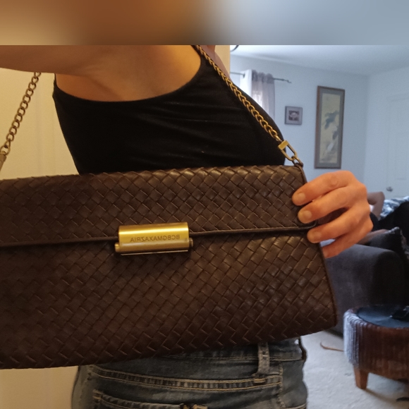 BCBGMAXAZRIA LEATHER SHOULDER BAG, GOLDISH TONE CHAIN STRAP. - Picture 12 of 12